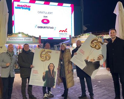 Marketing Club Österreich Geburtstagsfoto mit Andreas Lanner (Geschäftsführer von monitorwerbung Kärnten), Markus Hartl (Geschäftsführer von The Media Consultants), Niko Pabst (Geschäftsführer Marketing Club Österreich), Lisa Reisenberger (Head of Marketing Palmers Textil AG und Vorstandsmitglied des Marketing Club Österreich), Andreas Ladich (Präsident Marketing Club Österreich, Vienna Airport), Sebastian Lanner (Geschäftsführer monitorwerbung Österreich).