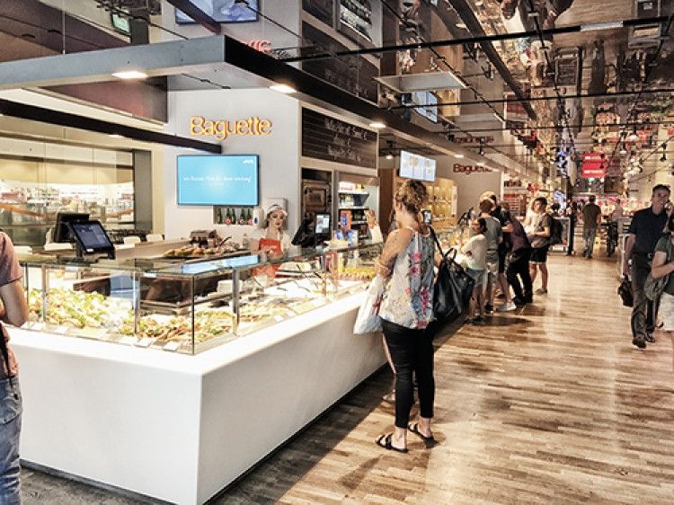 Baguette IBK Kaufhaus Tyrol - Eingangsbereich